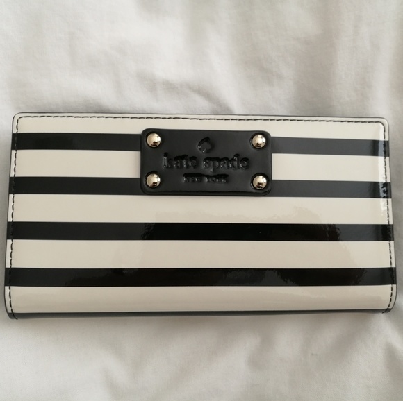 NEW Kate Spade Wellesley Patent Stripe Wallet - Picture 1 of 4